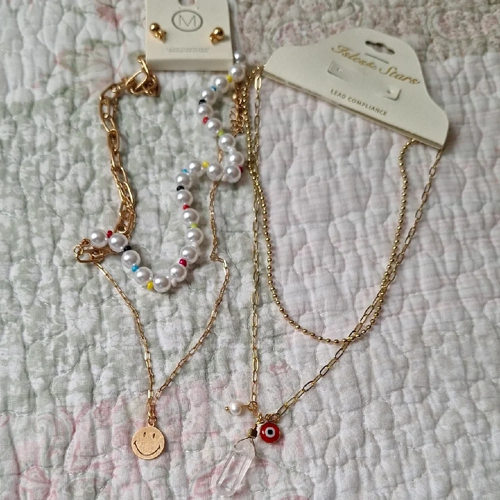SET of 2 necklaces, Gold and Multicolor Pearl Necklace Set - Picture 5 of 8